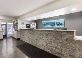 Best Western Plus MidAmerica Hotel 3