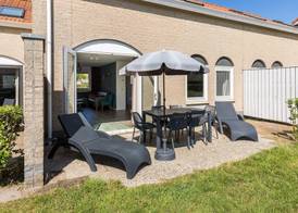 Restyled Bungalow With 2 Bathrooms, Near the Beach 5