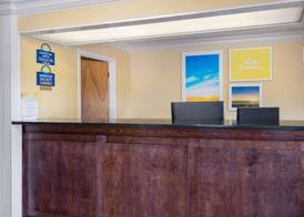 Days Inn by Wyndham Macon I-475 2