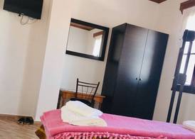 Denis House 1930 Cozy Private Rooms with Authentic Charm 5
