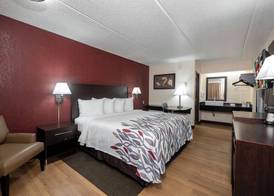 Red Roof Inn Champaign - University 5