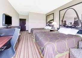 Super 8 by Wyndham Monett 3