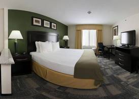 Holiday Inn Express & Suites PEKIN (PEORIA AREA) by IHG 3