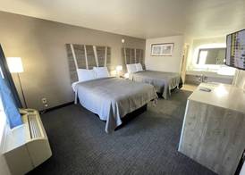 Excellent Inn & Suites 4