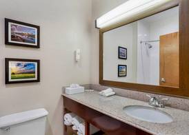 Comfort Suites Brenham 4