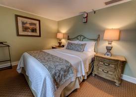 Nassau Inn 5