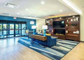 Comfort Suites Kelowna 4