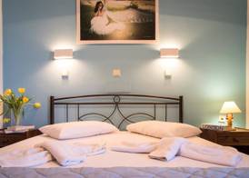 Yiannis Yard studios & apartments 5