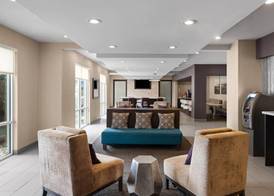 La Quinta Inn & Suites by Wyndham Fayetteville 3