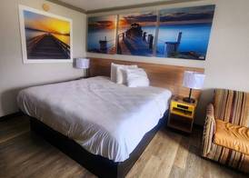 Days Inn by Wyndham Washington 4