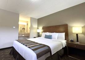 Super 8 by Wyndham Greensburg 4