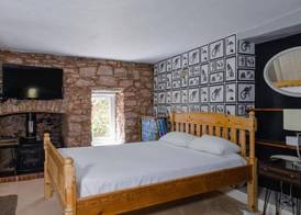The Rock Inn Hotel (Pub & Restaurant) 2