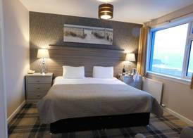 Cullen Bay Hotel 4