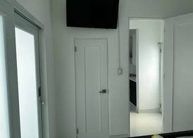 Gorgeous 1-Bedroom Beachside Suite 4