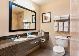 Country Inn & Suites by Radisson, South Haven, MI 4