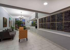 Howard Johnson by Wyndham Waukegan Great Lakes 3
