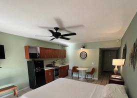Breezy Palms Resort 5