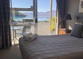 Lakes Edge Holiday Park 3