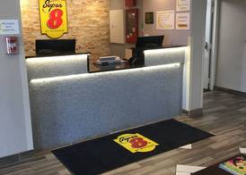 Super 8 by Wyndham South Holland 2