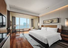 HUALUXE Ningbo Harbor City by IHG 2