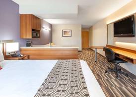 Microtel Inn & Suites by Wyndham Pittsburgh Airport 4