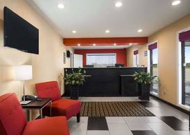 Super 8 by Wyndham Henryetta 2