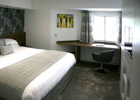 Damon’s Hotel 3
