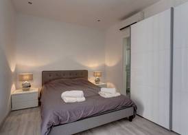 Idyllic Apartment Just off the Promenade 3