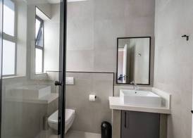 Inn & Out Plus Rosebank 5
