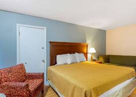 Rodeway Inn Colonial Heights I-95 5