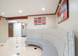 OYO Townhouse Houston Airport North 5