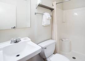 HomeTowne Studios by Red Roof Colorado Springs - Airport 5