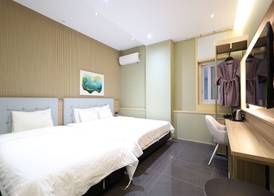 Almond Hotel Busan Station 2