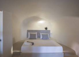 Oia Waves Cave Houses 3