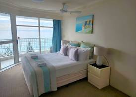Burleigh Surf Apartments 4