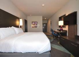 Holiday Inn Express & Suites OKLAHOMA CITY MID - ARPT AREA by IHG 2