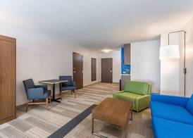 Holiday Inn Express & Suites EAU CLAIRE NORTH by IHG 4