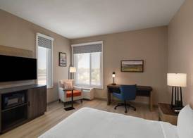 La Quinta Inn & Suites by Wyndham Tracy 3