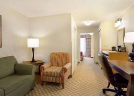 Country Inn & Suites by Radisson, Nevada, MO 5