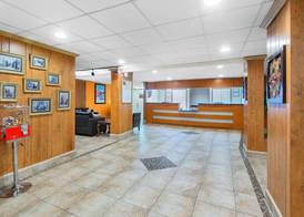 Howard Johnson by Wyndham Staunton 4