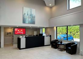 Econo Lodge Airport Quebec 2
