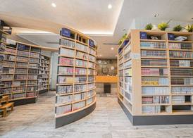 QuintessaHotel TokyoHaneda Comic&Books 2