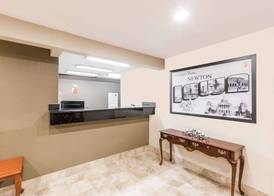 Super 8 by Wyndham Newton 2
