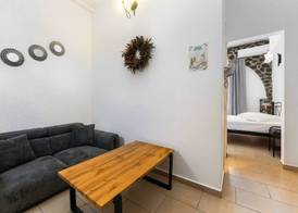 Birds Villa Apartments with Heated Pool - Including Car and Breakfast 4