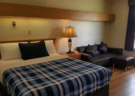 Pines Motel 3