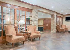 Ramada by Wyndham Plymouth Hotel & Conference Center 3