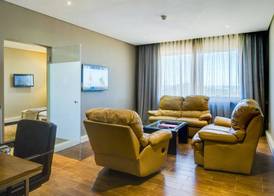 Rainbow Towers Hotel & Conference Centre 4
