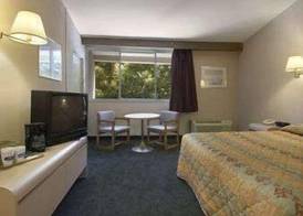Knights Inn Liberty 3