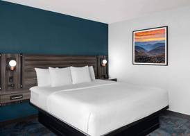 La Quinta by Wyndham Greensboro Highpoint 5