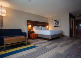 Holiday Inn Express & Suites ATLANTA N-PERIMETER MALL AREA by IHG 4